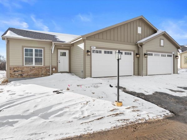 7035 Stonewood Ln, Lannon, WI 53046