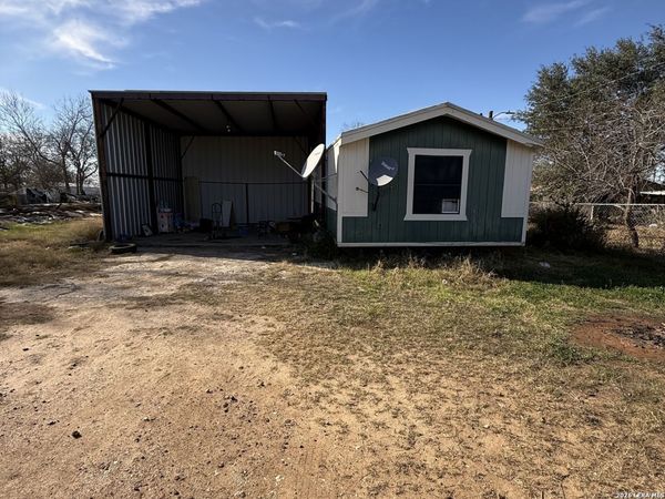 1511 Hough, Adkins, TX 78101