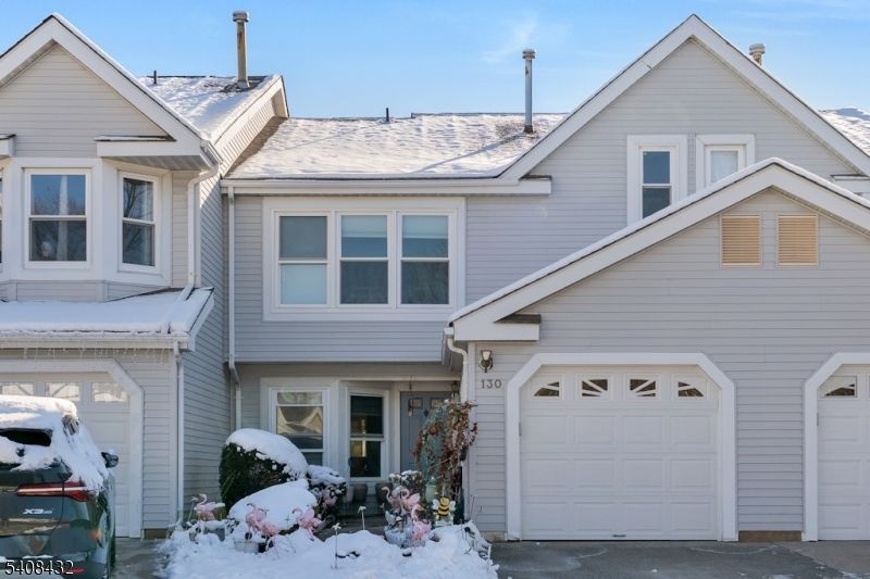 130 Magee Ct, East Brunswick, NJ 08816 Main Photo