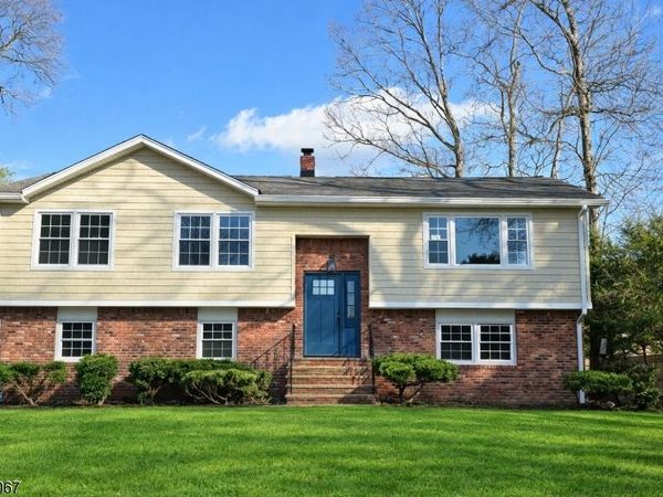 12 Roosevelt Ave, East Hanover, NJ 07936