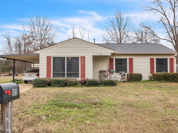 105 Converse Dr, West Point, MS 39773