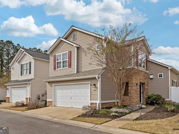 194 W Oaks Place, Woodstock, GA 30188