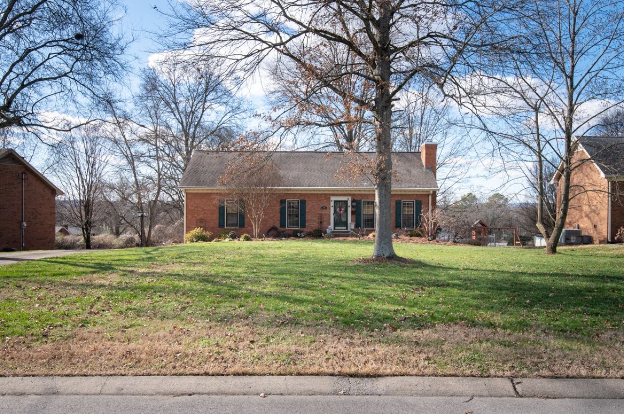 140 Paradise Dr, Hendersonville, TN 37075 Main Photo