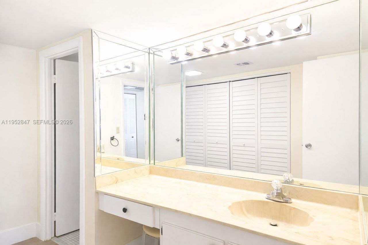 20335 W Country Club Dr, Unit 2509, Aventura, FL 33180 Photo