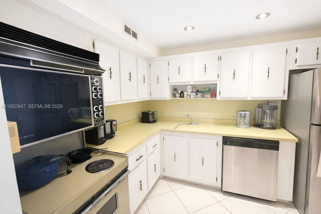 20335 W Country Club Dr, Unit 2509, Aventura, FL 33180 Photo