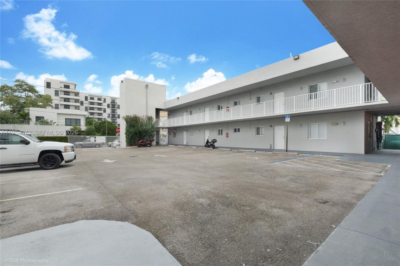 750 SW 2nd St, Miami, FL 33130 Photo