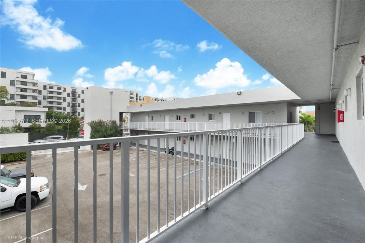 750 SW 2nd St, Miami, FL 33130 Photo