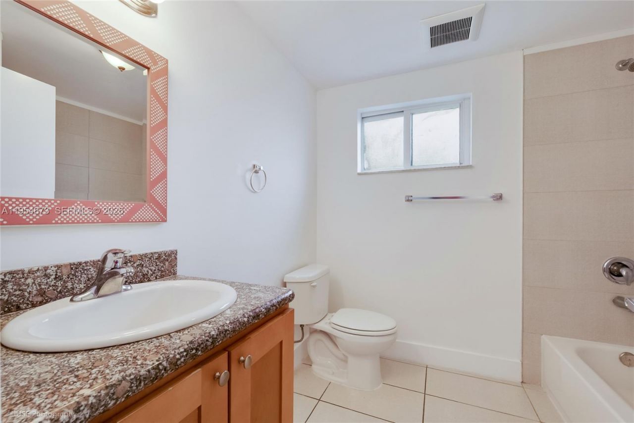 750 SW 2nd St, Miami, FL 33130 Photo