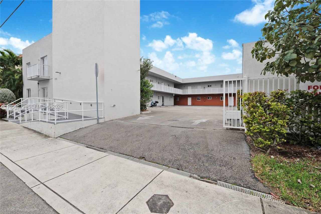 750 SW 2nd St, Miami, FL 33130 Photo