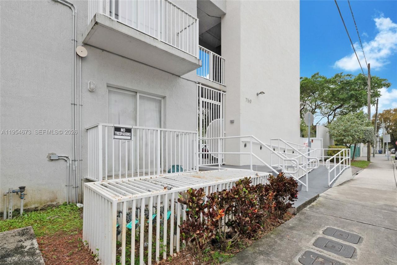 750 SW 2nd St , Miami, FL 33130 Photo