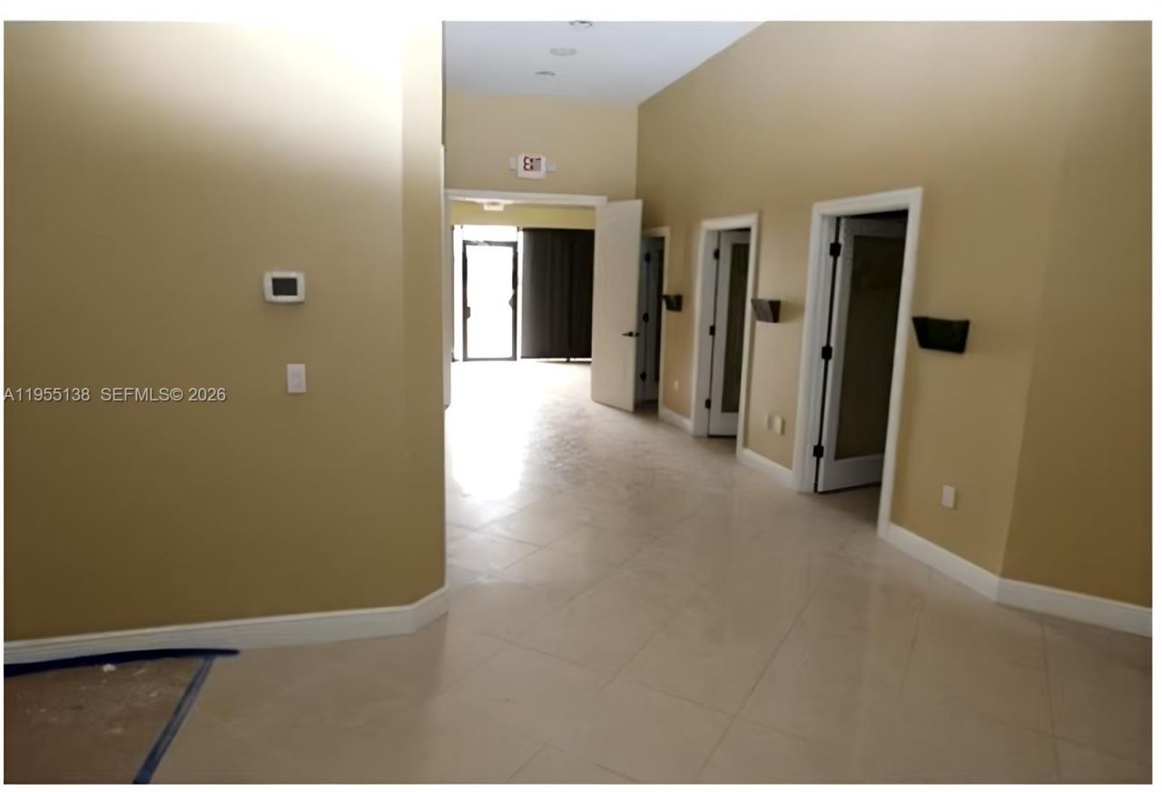 6135 NW 167th St, Unit E19, Hialeah, FL 33015 Photo