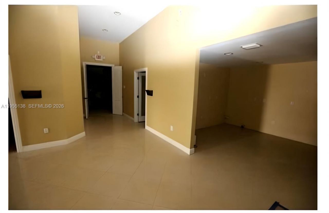 6135 NW 167th St, Unit E19, Hialeah, FL 33015 Photo