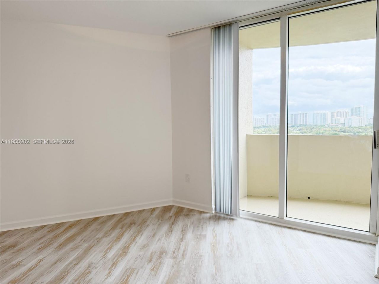 19501 W Country Club Dr, Unit 1201, Aventura, FL 33180 Photo