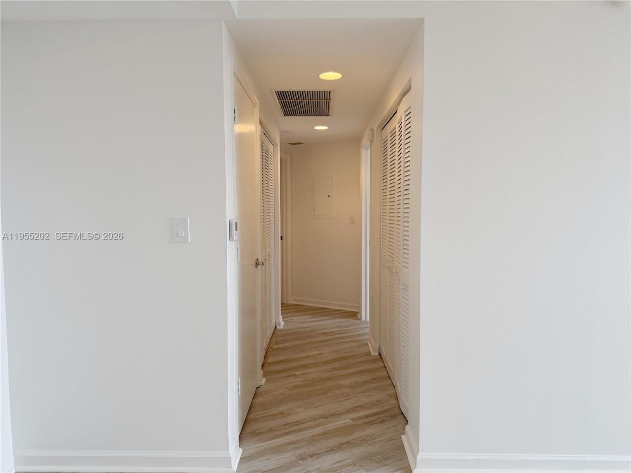 19501 W Country Club Dr, Unit 1201, Aventura, FL 33180 Photo