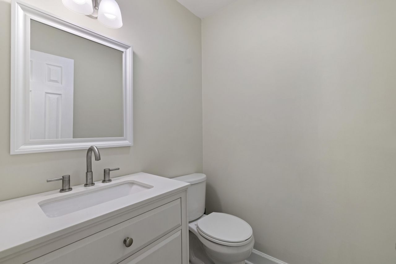 1536 Vantage Point Photo 7