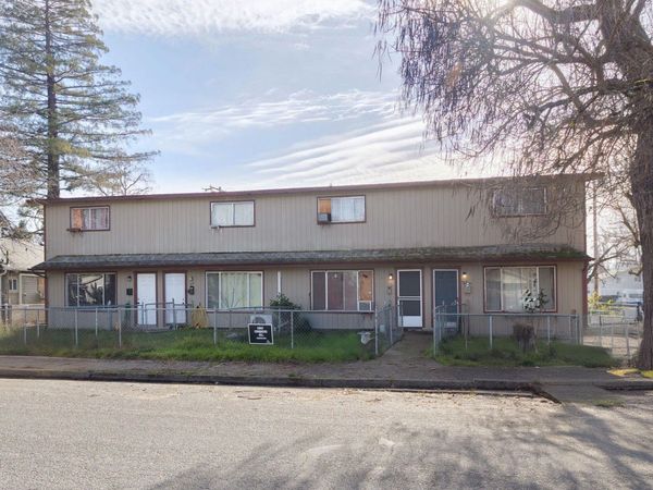 711 SW Burgess Street, Grants Pass, OR 97526