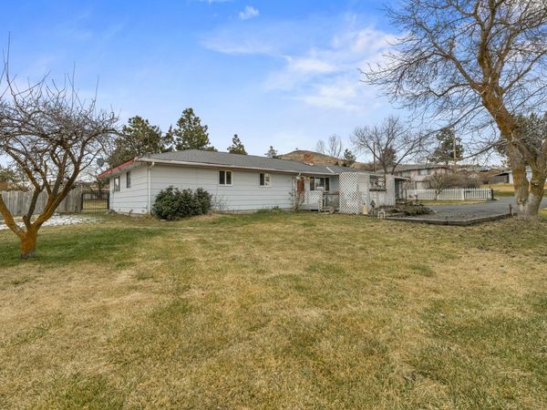 135 Leach Drive, Midland, OR 97634