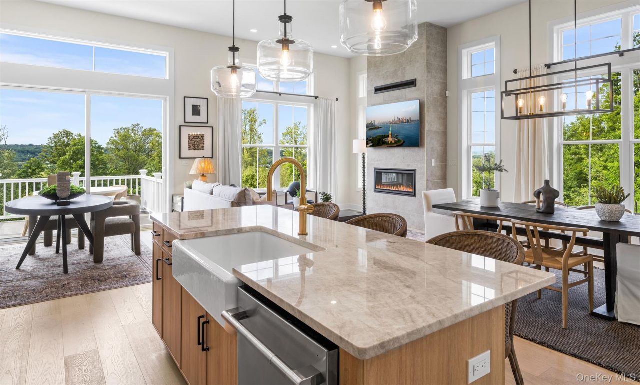 5135 Teaberry Lane, Unit 11, Fishkill, NY 12524 Main Photo