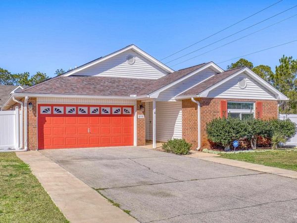 8778 Faye Ct, Navarre, FL 32566