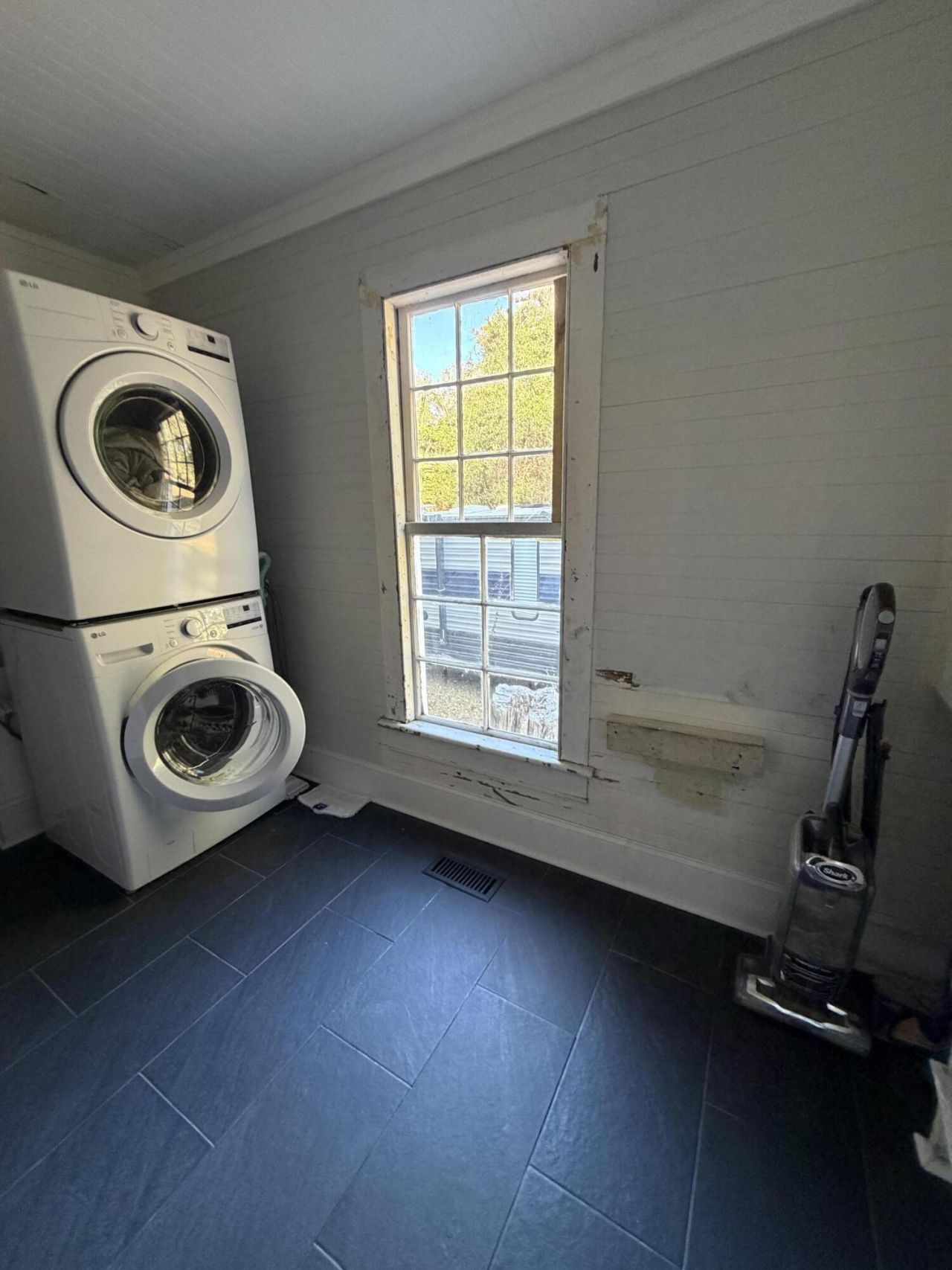 1217 Wichman Street Photo 15