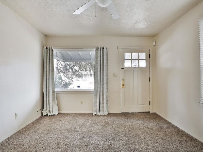 957 E 17th Avenue, Columbus, OH 43211 Photo 4