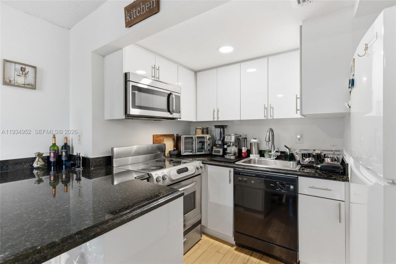 950 NW 11th St , Unit 3B, Miami, FL 33136 Photo