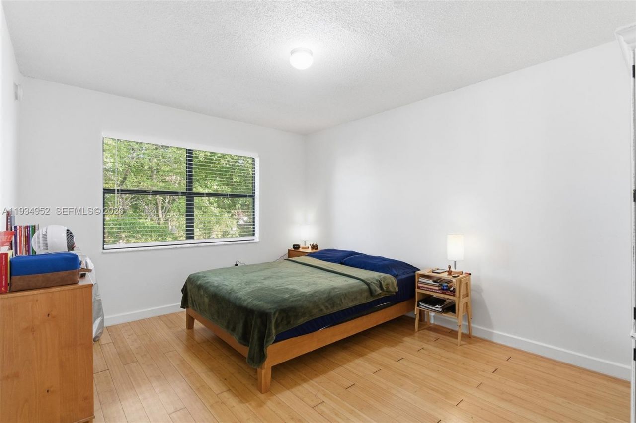 950 NW 11th St , Unit 3B, Miami, FL 33136 Photo