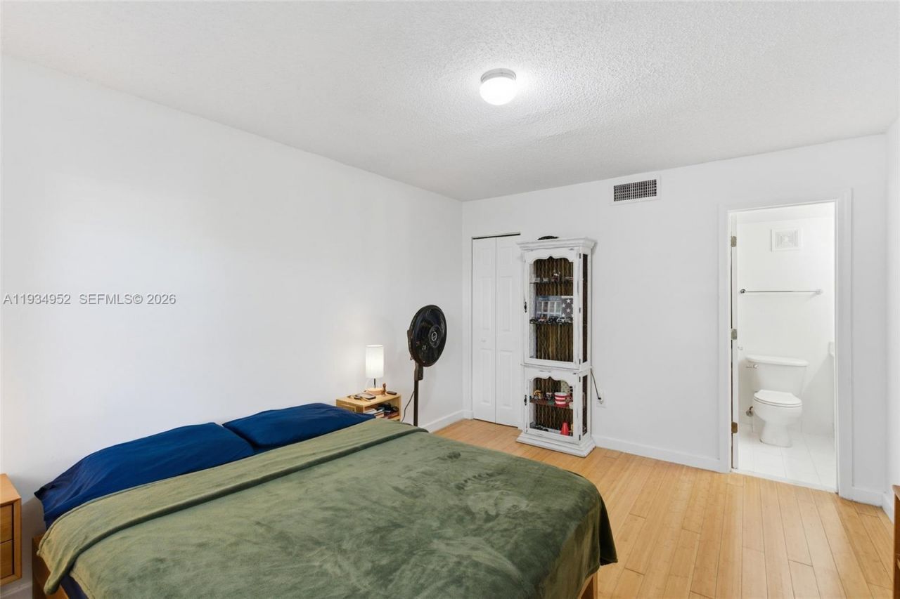 950 NW 11th St , Unit 3B, Miami, FL 33136 Photo