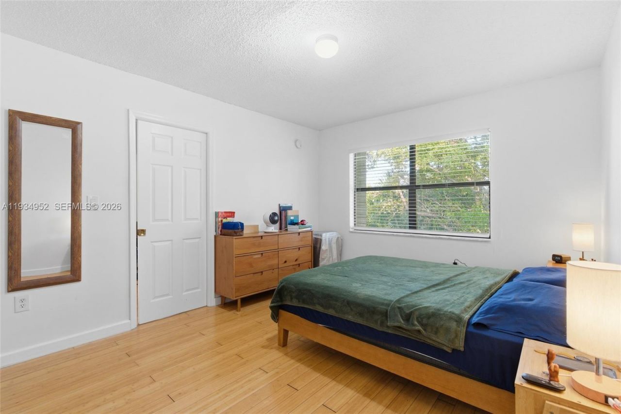 950 NW 11th St , Unit 3B, Miami, FL 33136 Photo