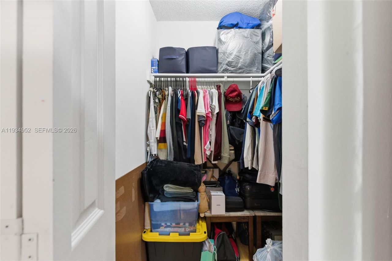 950 NW 11th St , Unit 3B, Miami, FL 33136 Photo