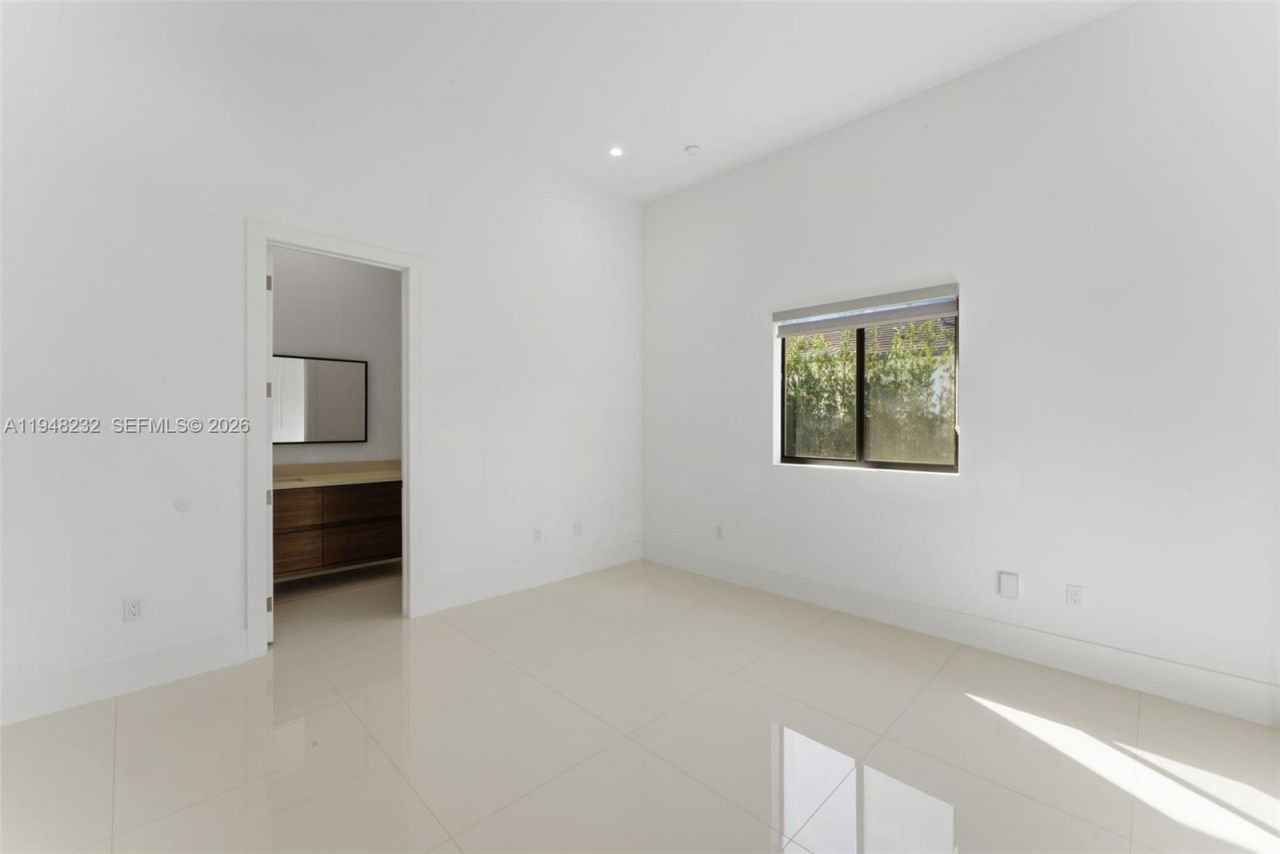 10005 SW 66th St, Miami, FL 33173 Photo