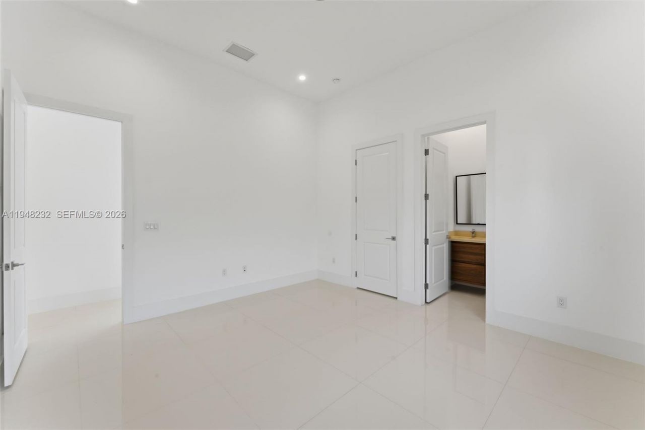 10005 SW 66th St, Miami, FL 33173 Photo