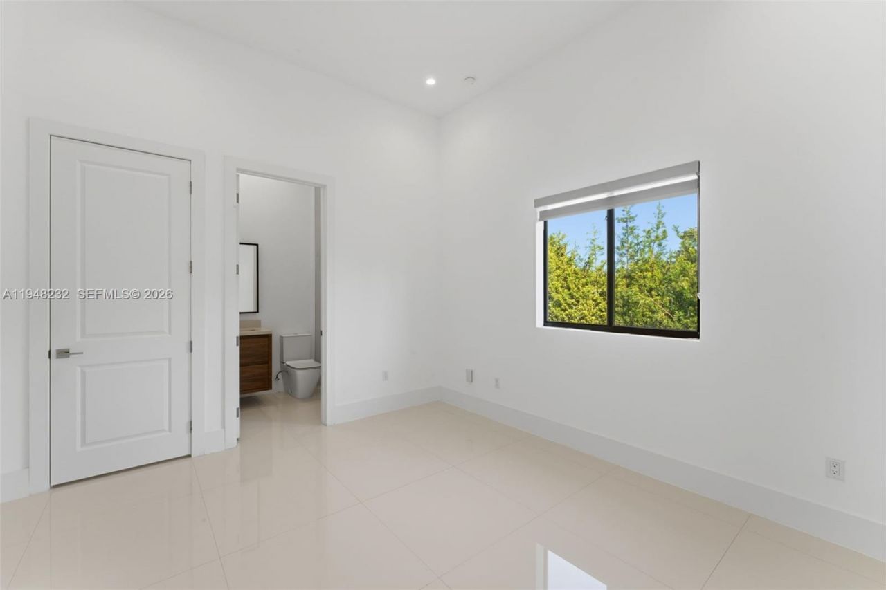 10005 SW 66th St, Miami, FL 33173 Photo