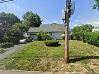 17 Cumberland Avenue Great Neck, NY 11020