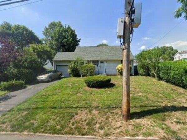 17 Cumberland Avenue, Great Neck, NY 11020