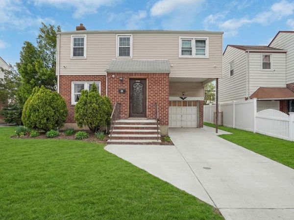 34 Diamond Street , Elmont, NY 11003