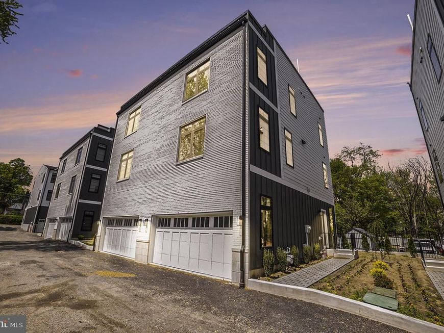 7519 R Ridge Avenue, Unit 203, Philadelphia, PA 19128 Main Photo