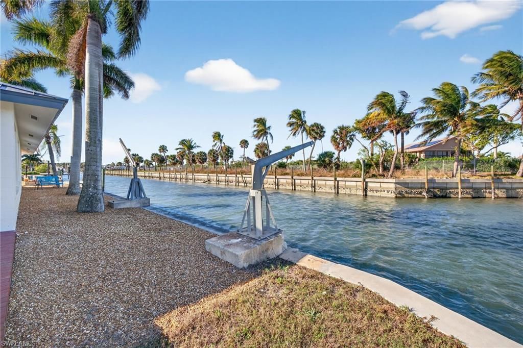 867 Oak St, Fort Myers Beach, FL 33931 Photo