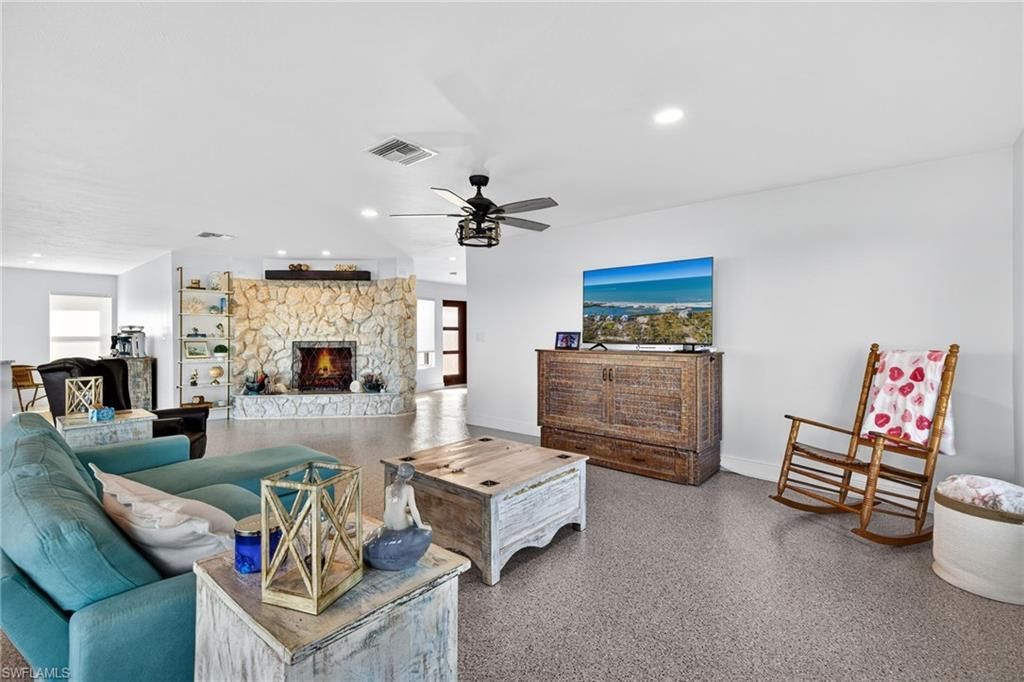 867 Oak St, Fort Myers Beach, FL 33931 Photo