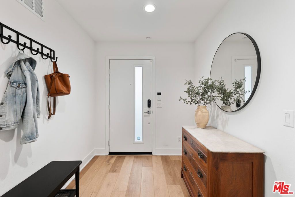 2923 Exposition Place, Unit 1, Los Angeles, CA 90018 Main Photo