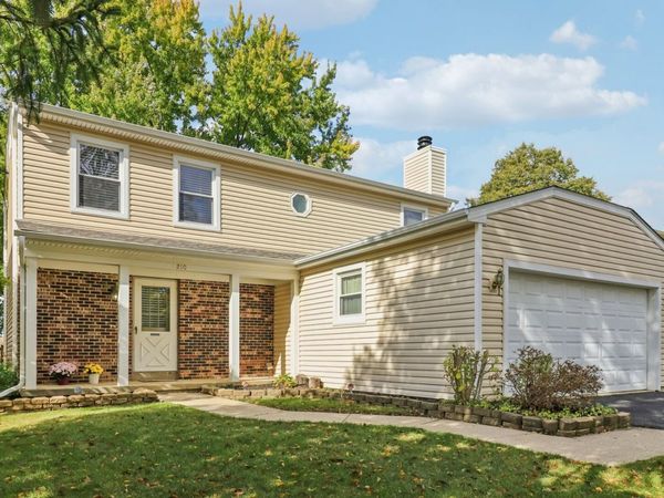 210 E Lakeside Drive, Vernon Hills, IL 60061