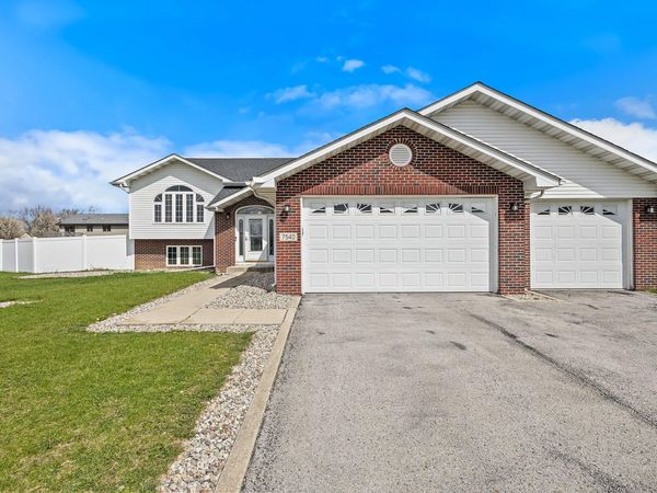 7540 W 92nd Avenue, Crown Point, IN 46307