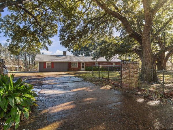 108 Kaiser Lake Road, Natchez, MS 39120