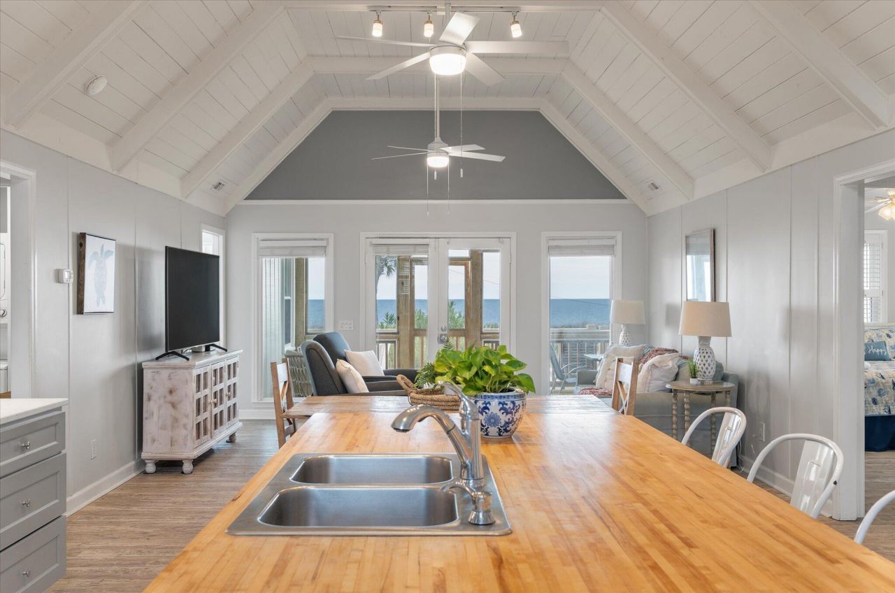 2002 Palmetto Boulevard Photo 1