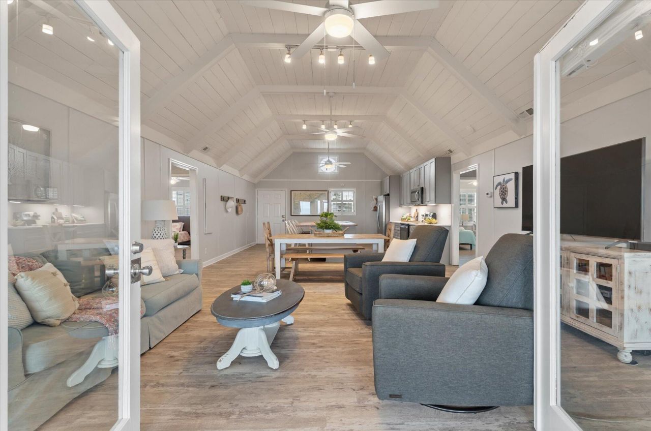 2002 Palmetto Boulevard Photo 4