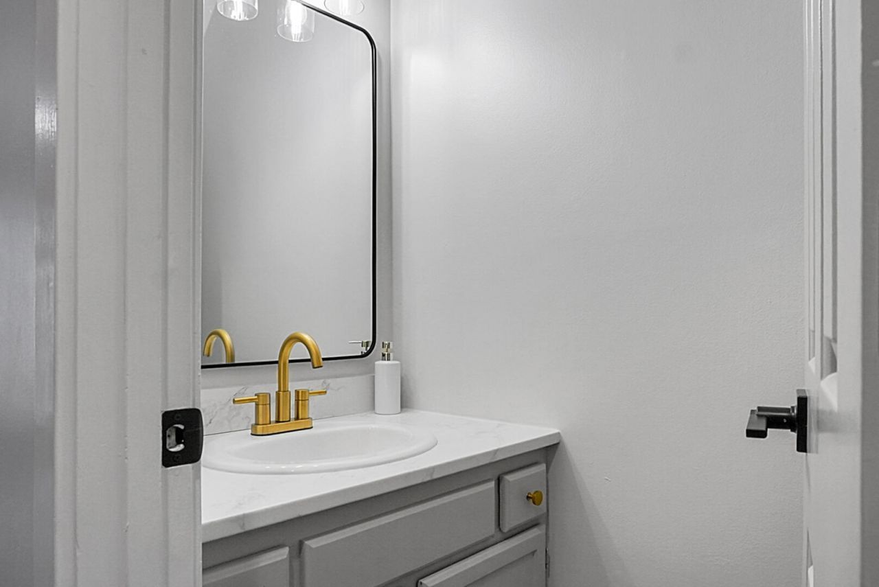 4191 Highgate Court Photo 8