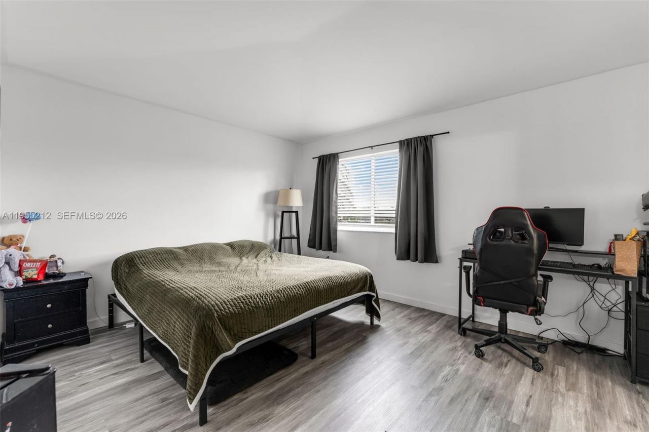 6934 SW 164th Ct, Miami, FL 33193 Photo