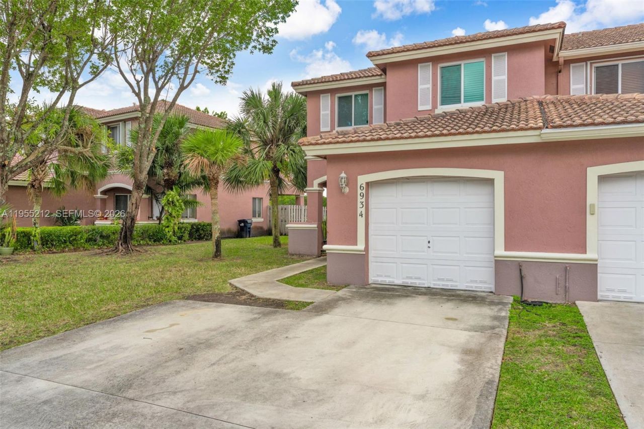 6934 SW 164th Ct, Miami, FL 33193 Photo