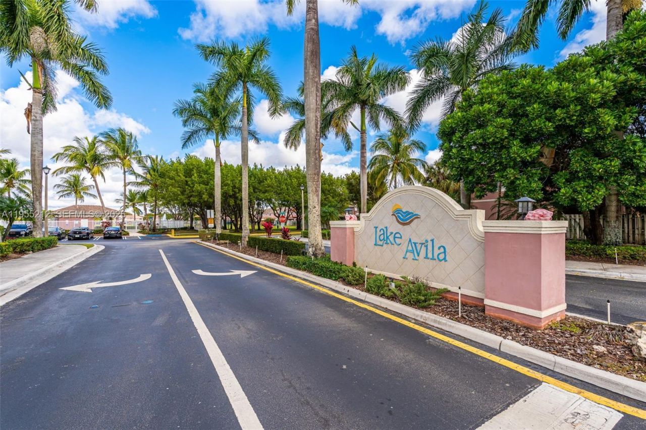 6934 SW 164th Ct, Miami, FL 33193 Photo