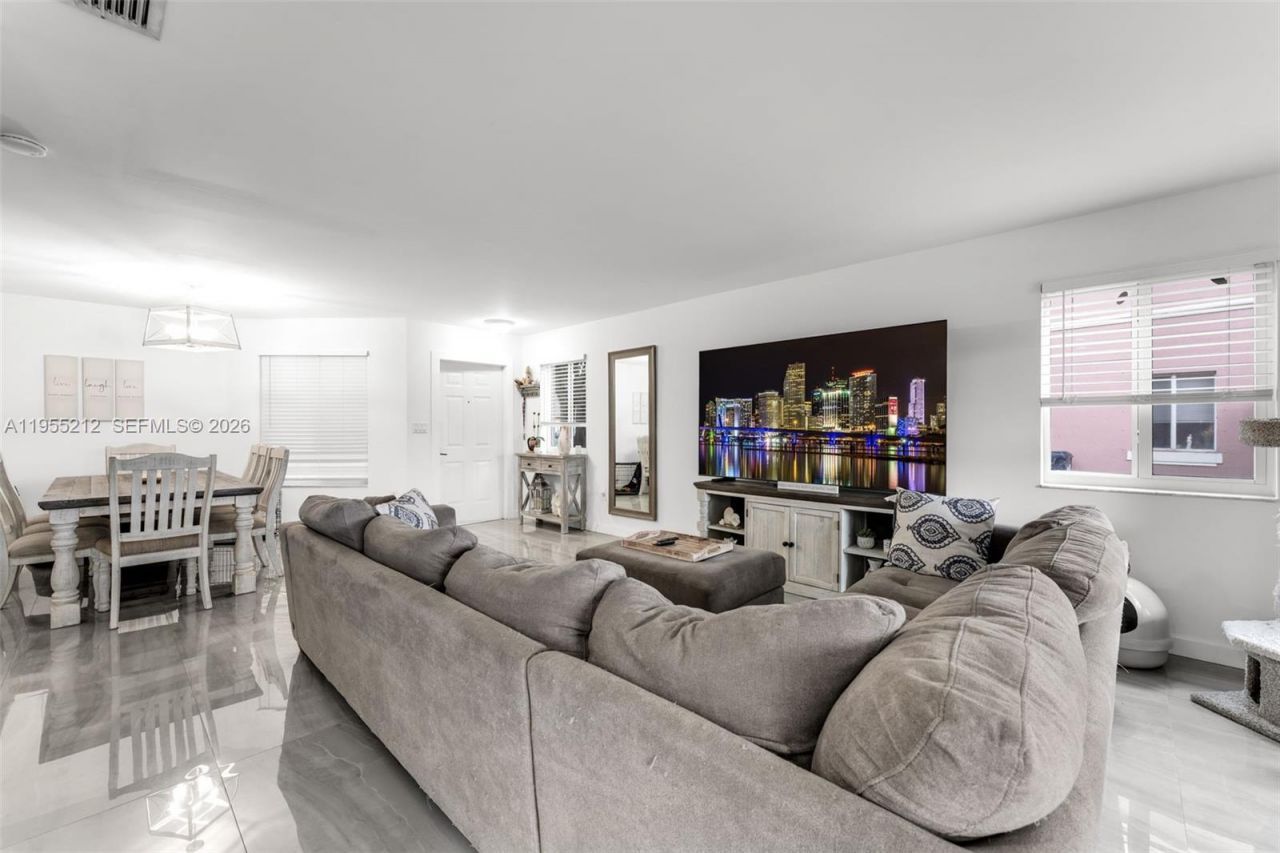 6934 SW 164th Ct, Miami, FL 33193 Photo